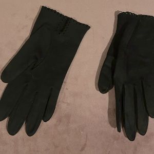 Small Black Vintage Gloves With Scalloped Edge